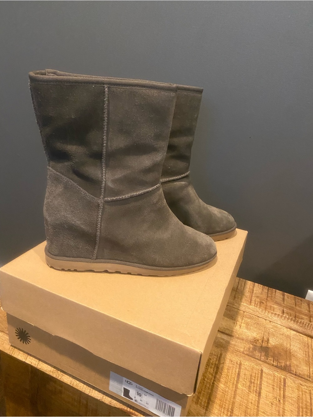 UGG W Classic Femme Short Boots in Black